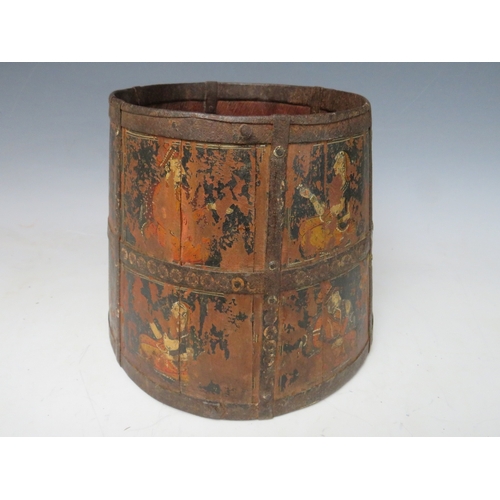 476 - AN EARLY INDIAN SMALL COOPERED BARREL WITH TWELVE PAINTED FIGURE STUDIES, H 21 cm, base Dia. 25 cm, ... 