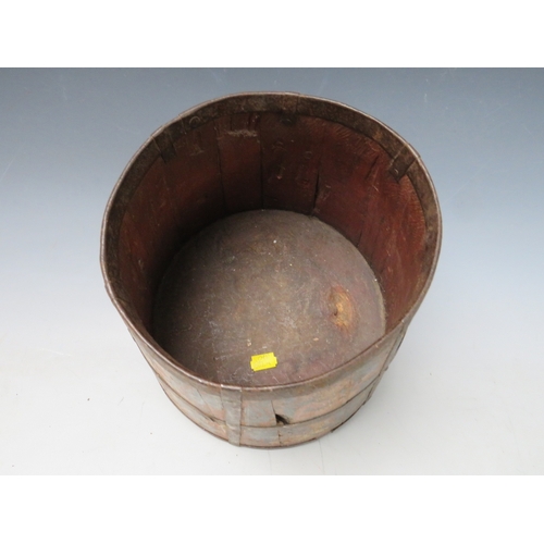 476 - AN EARLY INDIAN SMALL COOPERED BARREL WITH TWELVE PAINTED FIGURE STUDIES, H 21 cm, base Dia. 25 cm, ... 