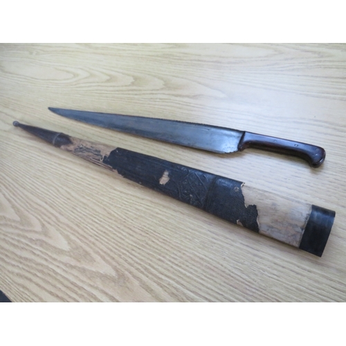 499 - A VINTAGE KHYBER STYLE SWORD IN WOODEN AND METAL SCABBARD, part covered with leather, overall L 69 c... 