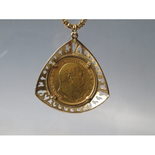 229 - A 1910 EDWARD VII SYDNEY MINT GOLD HALF SOVEREIGN COIN IN 9CT GOLD PENDANT MOUNT, suspended on a 9ct... 