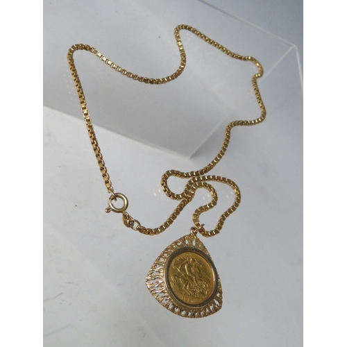 229 - A 1910 EDWARD VII SYDNEY MINT GOLD HALF SOVEREIGN COIN IN 9CT GOLD PENDANT MOUNT, suspended on a 9ct... 