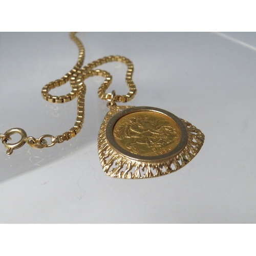 229 - A 1910 EDWARD VII SYDNEY MINT GOLD HALF SOVEREIGN COIN IN 9CT GOLD PENDANT MOUNT, suspended on a 9ct... 