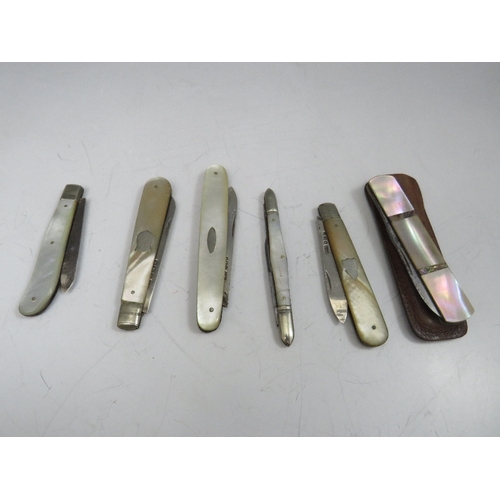 203 - A COLLECTION OF MOTHER OF PEARL HANDLED FRUIT / PENKNIVES, to include four hallmarked silver bladed ... 