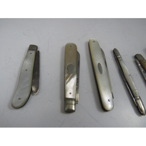 203 - A COLLECTION OF MOTHER OF PEARL HANDLED FRUIT / PENKNIVES, to include four hallmarked silver bladed ... 