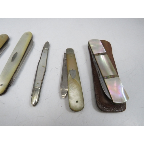 203 - A COLLECTION OF MOTHER OF PEARL HANDLED FRUIT / PENKNIVES, to include four hallmarked silver bladed ... 