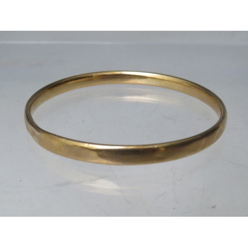 222 - A CHESTER HALLMARKED 9CT GOLD BANGLE, internal Dia. 7 cm