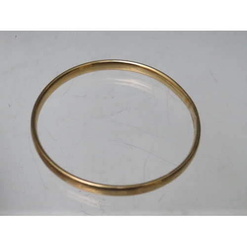 222 - A CHESTER HALLMARKED 9CT GOLD BANGLE, internal Dia. 7 cm