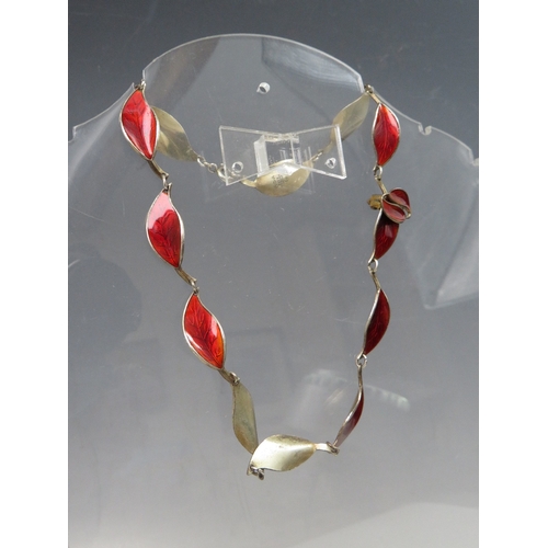 262 - DAVID ANDERSON- A MODERNIST NORWEGIAN SILVER GILT AND ENAMEL JEWELLERY SUITE, comprising a necklace,... 