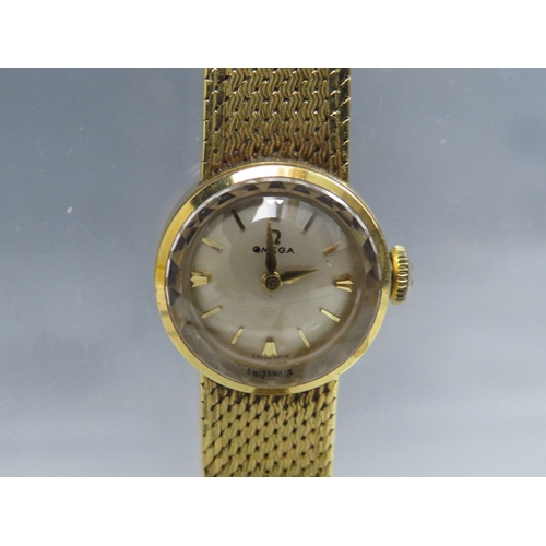 312 - AN 18CT GOLD LADIES OMEGA WRISTWATCH, Dia. 1.7 cm