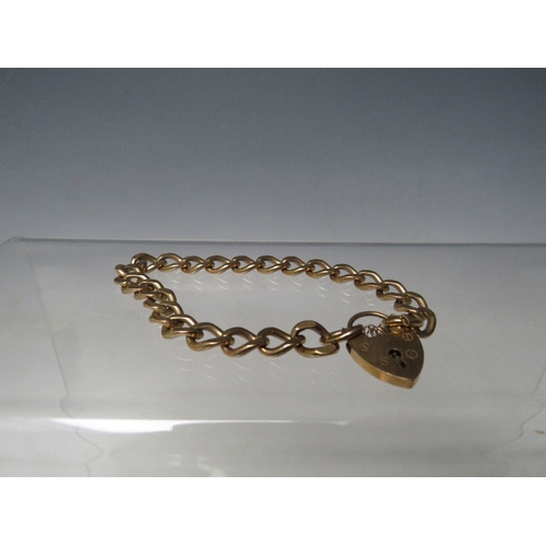 239 - A HALLMARKED 9CT GOLD CHARM BRACELET, with hallmarked 9ct gold heart shaped clasp, approximately 20 ... 