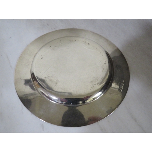 370 - A HALLMARKED SILVER HAMMERED FINISH PLATE BY FMC - LONDON 1942, approx weight 172g, Dia 15.5 cm