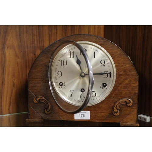 178 - A VINTAGE OAK MANTLE CLOCK