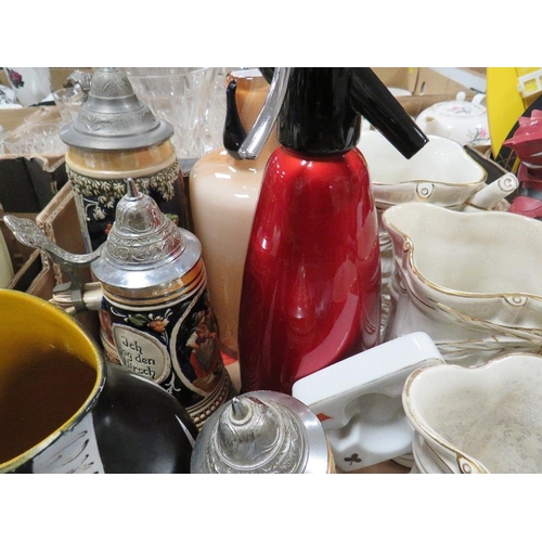 77 - TWO TRAYS OF ASSORTED CERAMICS ETC TO INC WEDGWOOD JASPERWARE, MUSICAL STEINS, ART DECO EXAMPLES ETC