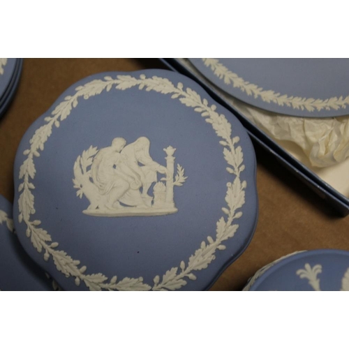 91 - TWO TRAYS OF ASSORTED WEDGWOOD BLUE JASPERWARE TO INCLUDE LIDDED TRINKETS, LIDDED PRESERVE POT ETC