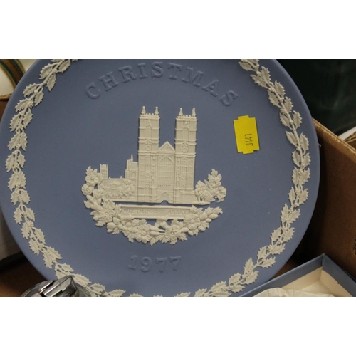 91 - TWO TRAYS OF ASSORTED WEDGWOOD BLUE JASPERWARE TO INCLUDE LIDDED TRINKETS, LIDDED PRESERVE POT ETC