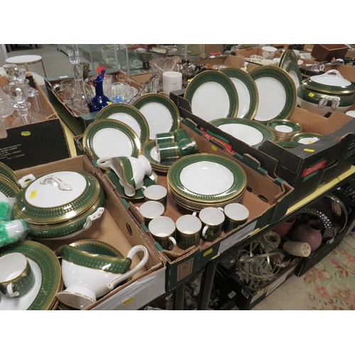 94 - FOUR TRAYS OF SPODE 'ROYAL WINDSOR' PATTERN DINNERWARE TO INCLUDE LIDDED SOUP TUREEN, TWO LIDDED VEG... 