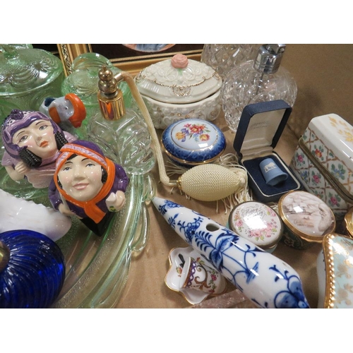 98 - A TRAY OF ASSORTED GLASS AND COLLECTABLES TO INCLUDE FACEPOTS, LIMOGES, VARIOUS CERAMIC PILL BOXES E... 