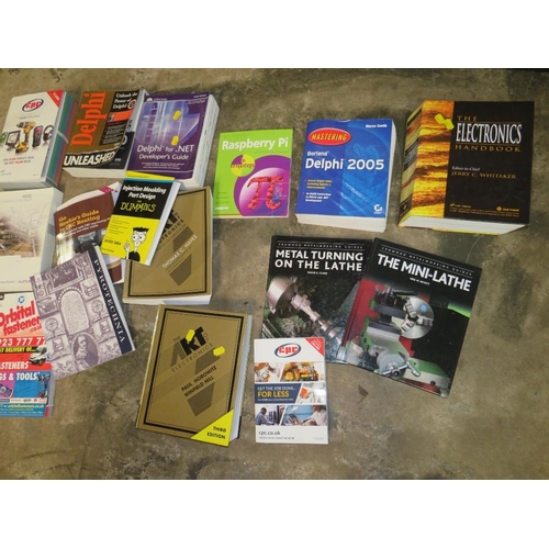 604 - VARIOUS ELECTRONIC BOOKS, PROGRAMMING MANUALS, CATALOGUES AND USER GUIDES