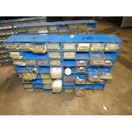 605 - AN ASSORTMENT OF PLASTIC ORGANISER DRAWERS CONTAINING RESISTORS, CAPACITORS, I C CHIPS, SCREWS AND O... 