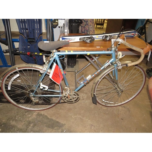 628 - A VINTAGE PEUGEOT RACING BIKE