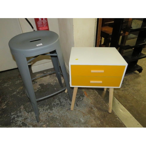 876 - A MODERN METAL BAR STOOL AND SMALL CHEST