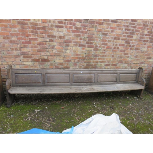 879 - A LARGE GOTHIC CHURCH PEW L-350 CM