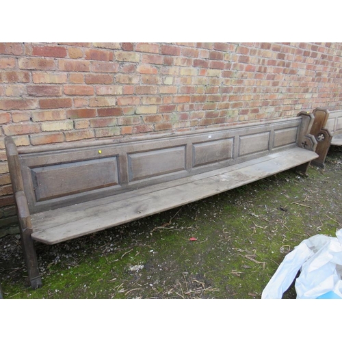 879 - A LARGE GOTHIC CHURCH PEW L-350 CM