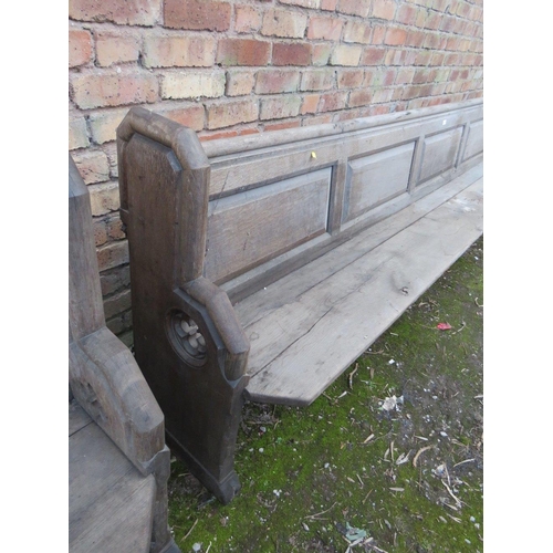 879 - A LARGE GOTHIC CHURCH PEW L-350 CM