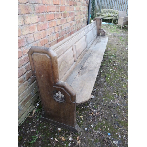 880 - A LARGE GOTHIC CHURCH PEW L-280 CM