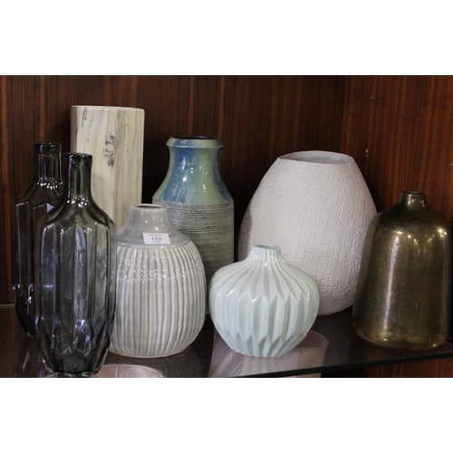 173 - A SELECTION OF EX SHOW HOME DECORATIVE VASES ETC (8)