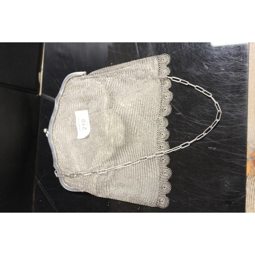 210 - A VINTAGE WHITE METAL MESH PURSE WITH JEWELLED CLASP