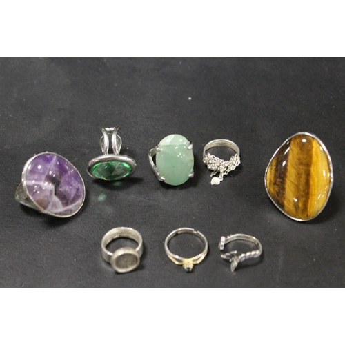 271 - A COLLECTION OF VINTAGE AND MODERN GEMSET RINGS TO INCLUDE RETRO STYLE EXAMPLES