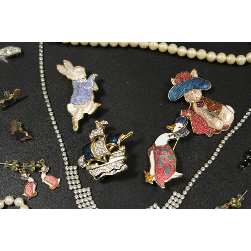 279 - A COLLECTION OF ASSORTED VINTAGE COSTUME JEWELLERY TO INCLUDE A SELECTION OF BEATRIX POTTER ENAMEL B... 