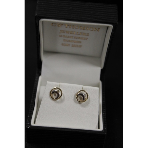 286 - A PAIR OF 375 STAMPED GOLD EARRINGS IN GIFT BOX - APPROX COMBINED WEIGHT 0.7 G