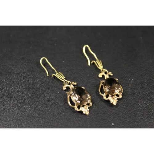 288 - A PAIR OF VINTAGE HALLMARKED 9CT GOLD SMOKY QUARTZ EARRINGS - APPROX WEIGHT 2.4 G