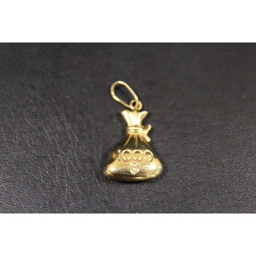 311 - A CONTINENTAL C18 NOVELTY PENDANT IN THE FORM OF A 1000 $ MONEY BAG - APPROX WEIGHT 1.9 G