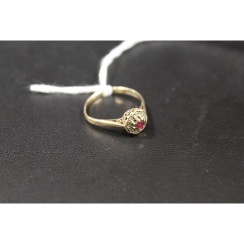 319 - A HALLMARKED 9CT GOLD RUBY RING - APPROX 1.3 G