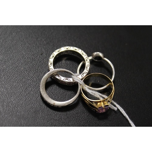 322 - AN AMETHYST STYLE STONE SET RING STAMPED 333, TOGETHER WITH TWO SILVER RINGS AND ANOTHER (4)