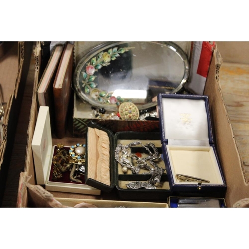 325 - A TRAY OF ASSORTED VINTAGE COSTUME JEWELLERY ETC TO INCLUDE A COLLECTION OF MARCASITE SET JEWELLERY,... 