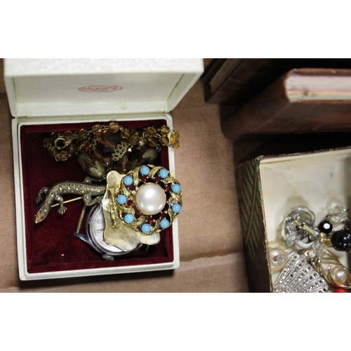 325 - A TRAY OF ASSORTED VINTAGE COSTUME JEWELLERY ETC TO INCLUDE A COLLECTION OF MARCASITE SET JEWELLERY,... 