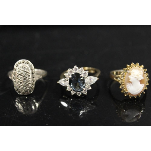 336 - SIX ASSORTED DRESS RINGS TO INCLUDE SILVER EXAMPLES