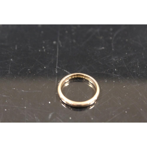 340 - AN ANTIQUE 9CT ROSE GOLD WEDDING RING