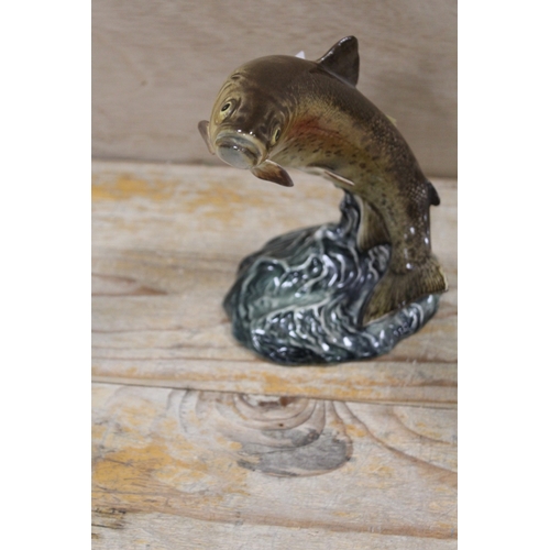 415 - A BESWICK FIGURE OF A TROUT 10-32