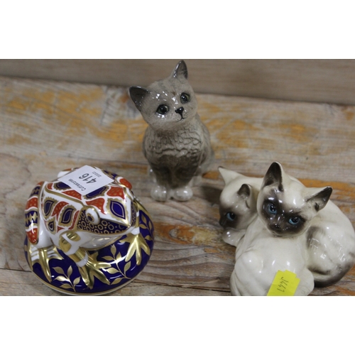 416 - A DOULTON CAT FIGURE TOGETHER WITH ANOTHER AND A CROWN DERBY FROG PAPERWEIGHT - NO STOPPER (3)