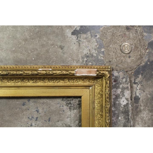 46 - A VINTAGE GILT FRAME - REBATE 75 X 62 CM