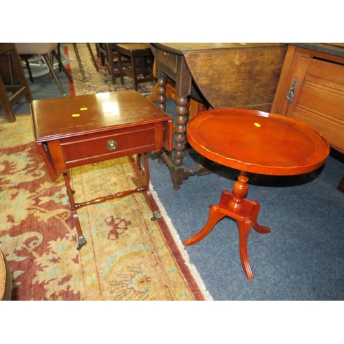 811 - FIVE ASSORTED REPRODUCTION OCCASIONAL TABLES (5)