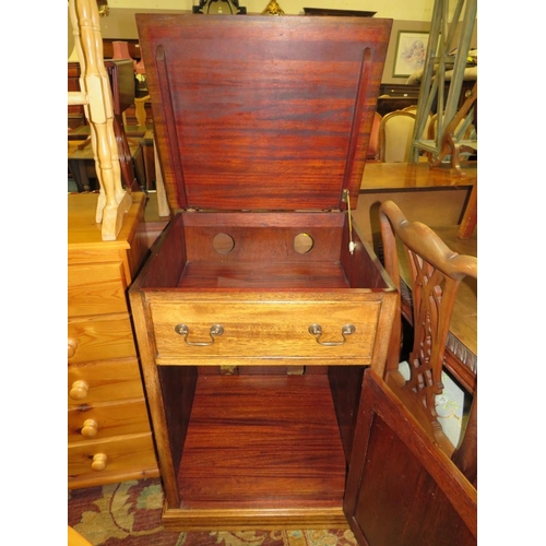 814 - A MAHOGANY MUSIC CENTRE CABINET