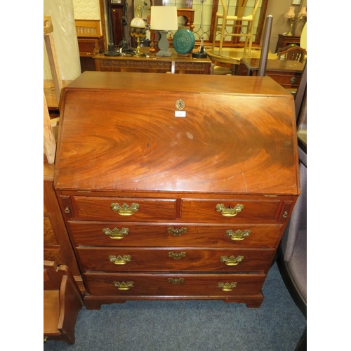 821 - A GEORGIAN MAHOGANY COUNTRYMADE BUREAU W-89 CM