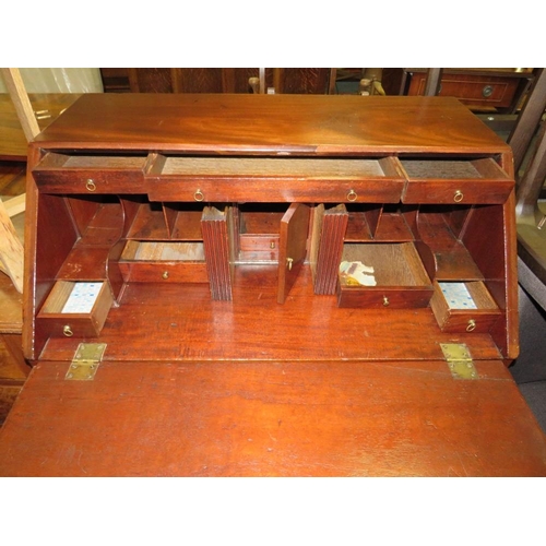 821 - A GEORGIAN MAHOGANY COUNTRYMADE BUREAU W-89 CM