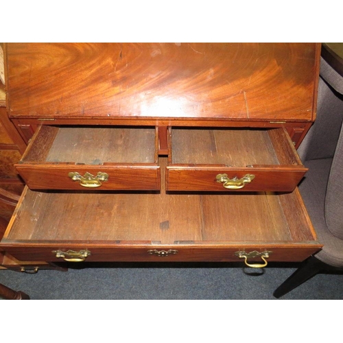 821 - A GEORGIAN MAHOGANY COUNTRYMADE BUREAU W-89 CM